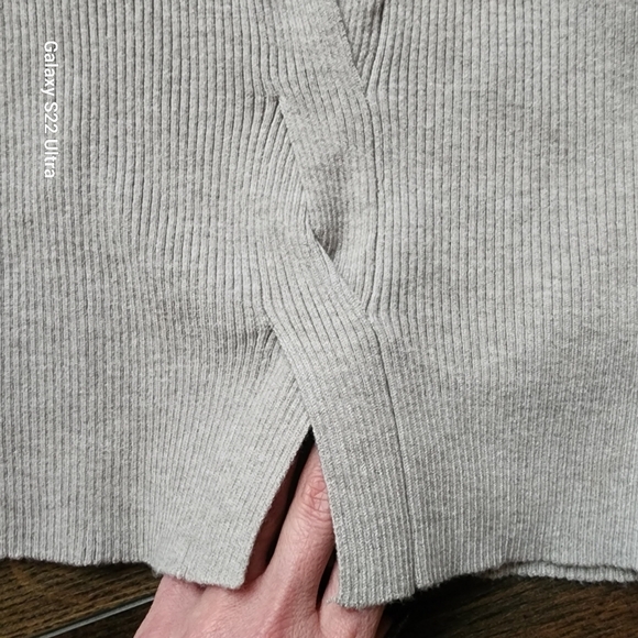 Crop Sweater - Picture 7 of 8